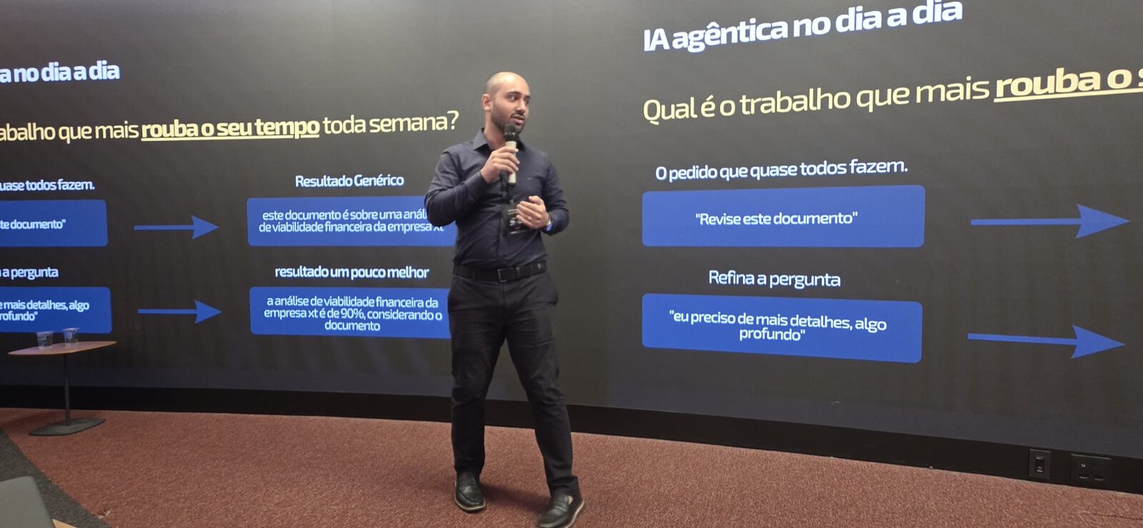 Pietro Mauro no palco da ESPM